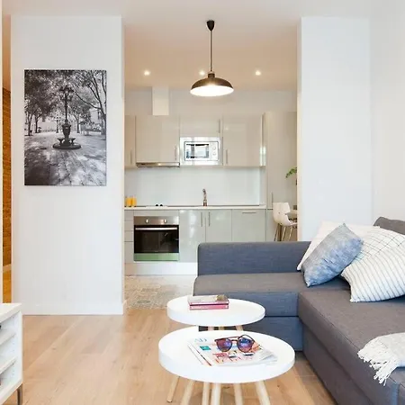 Gorgeous 4bed 4bath Close To Center Apartment *