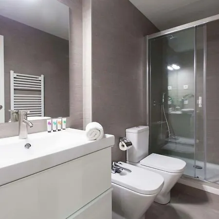 Apartment Gorgeous 4bed 4bath Close To Center *