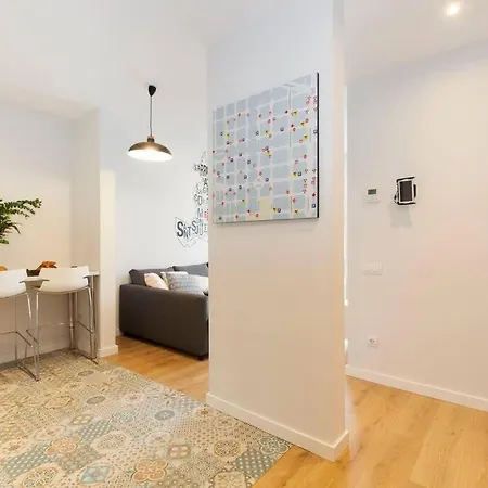 Gorgeous 4bed 4bath Close To Center Apartment *